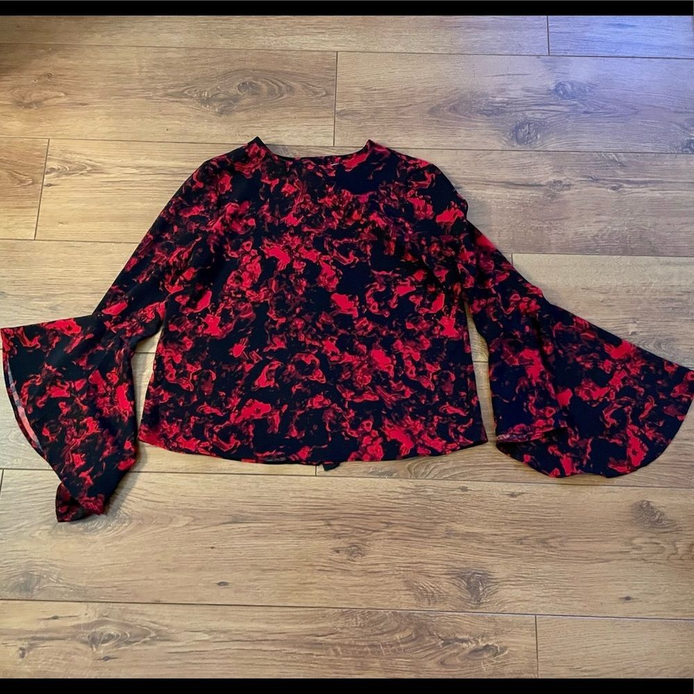 Gorgeous Bell sleeve top -XS